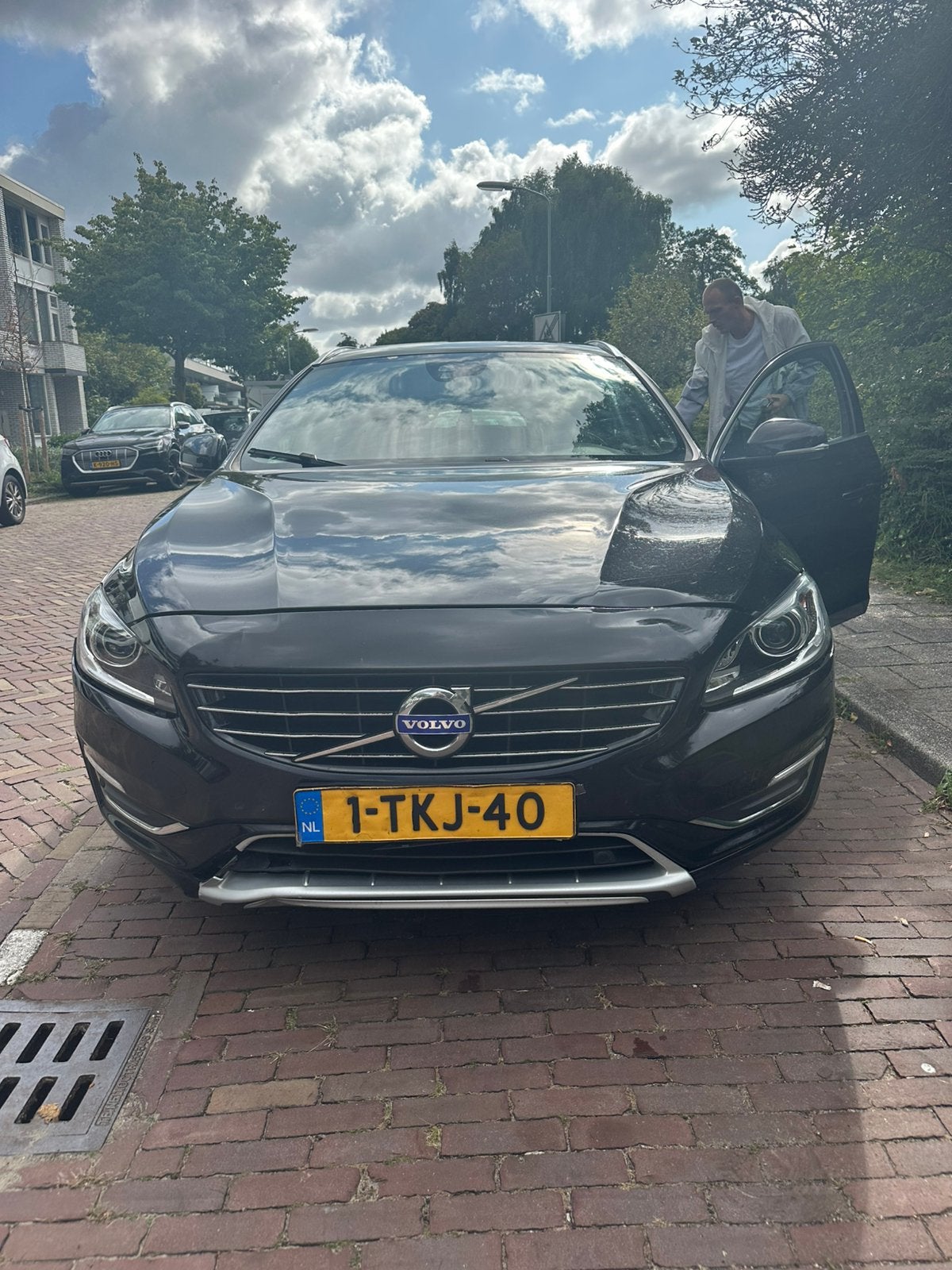 Volvo V60 D6 215pk Plug-in Hybrid 2013Zwart 283 pk, 1849 kg, 1800 kg, Zwart, Particulier