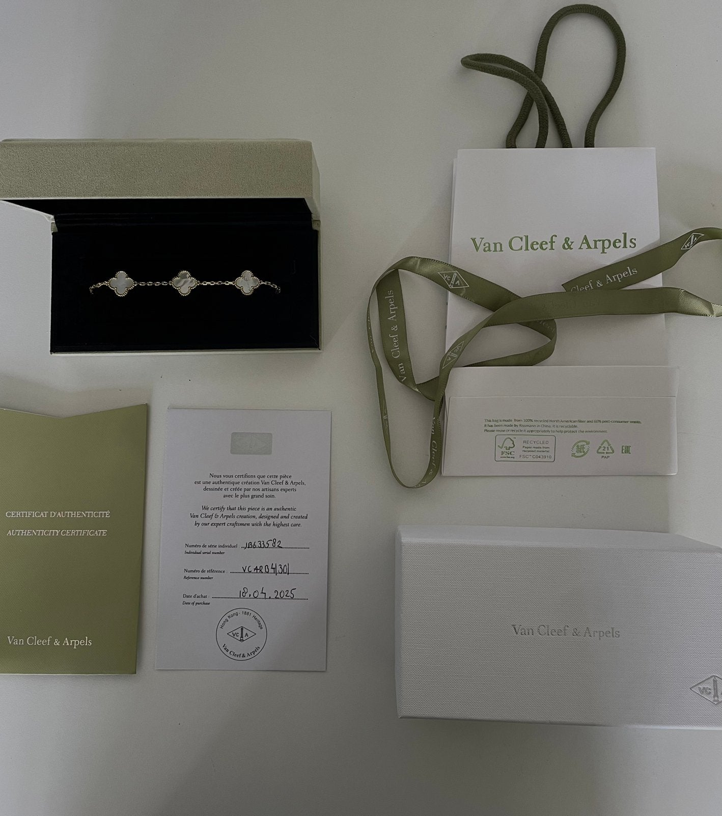 Van Cleef & Arpels Alhambra Armband – Mother of Pearl, Ophalen, Nieuw, Met bedels of kralen, Goud