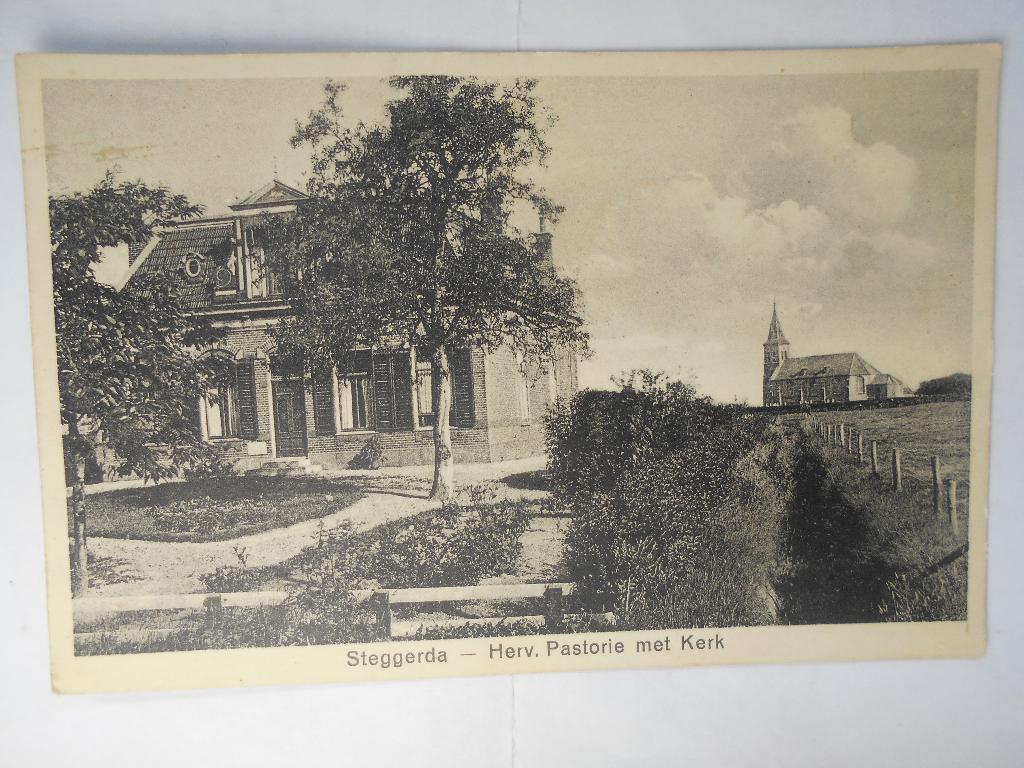 Steggerda kerk met pastorie zeer oud Steggerda rond 1925, Ophalen of Verzenden, 1920 tot 1940, Gelopen, Friesland