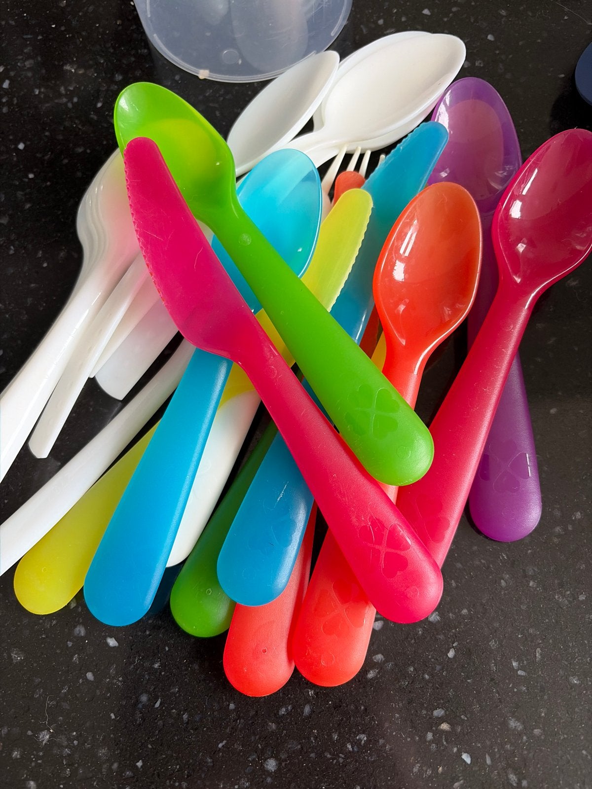 Kleurrijk kinderbestek borden set - Gebruikt maar goed, Huis en Inrichting, Ophalen, Kunststof, Gebruikt, Kinderbestek