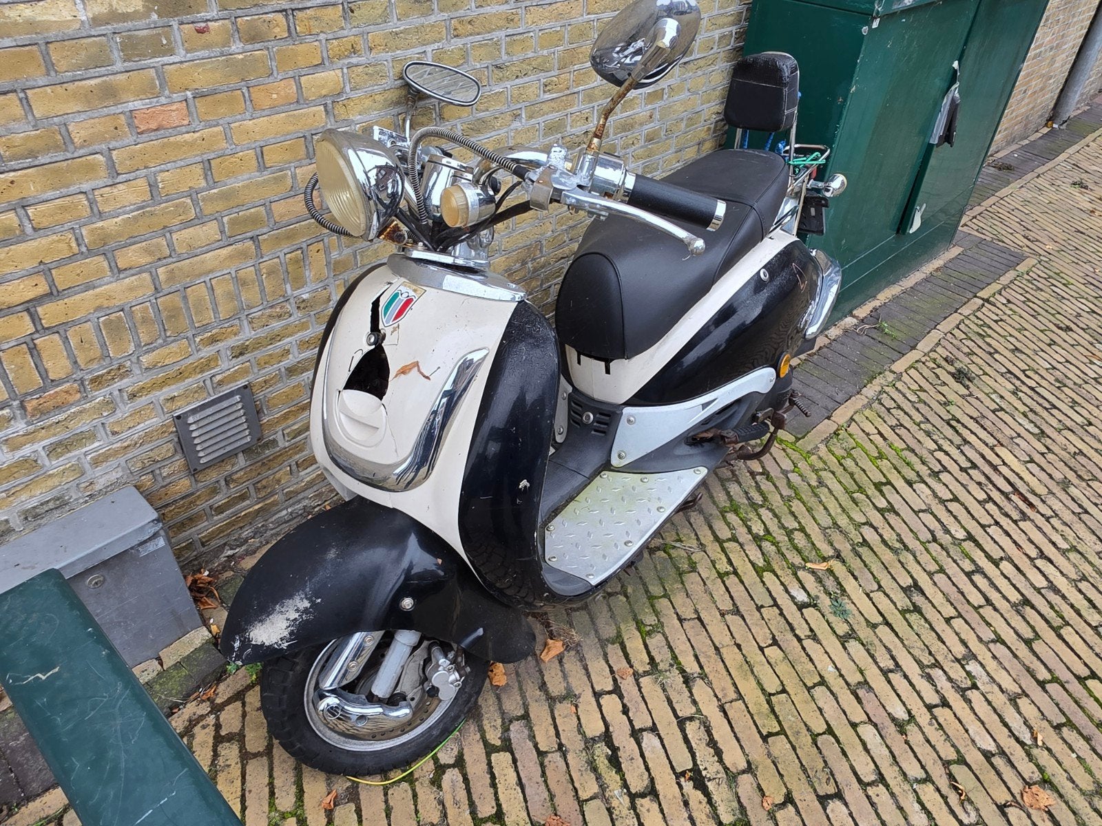 Grande Retro Scooter - Zwart/Crème, Fietsen en Brommers, Ophalen, Gebruikt, Benzine, Overige merken