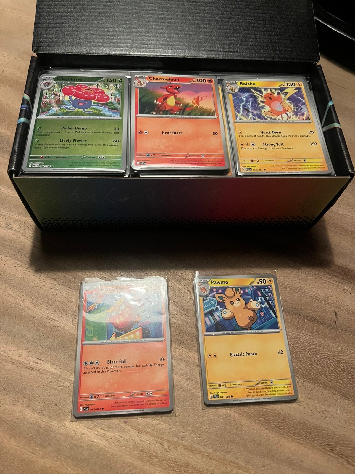 Pakjes , pers stuk 10 verschillende pokemon kaartjes, Ophalen, Zo goed als nieuw