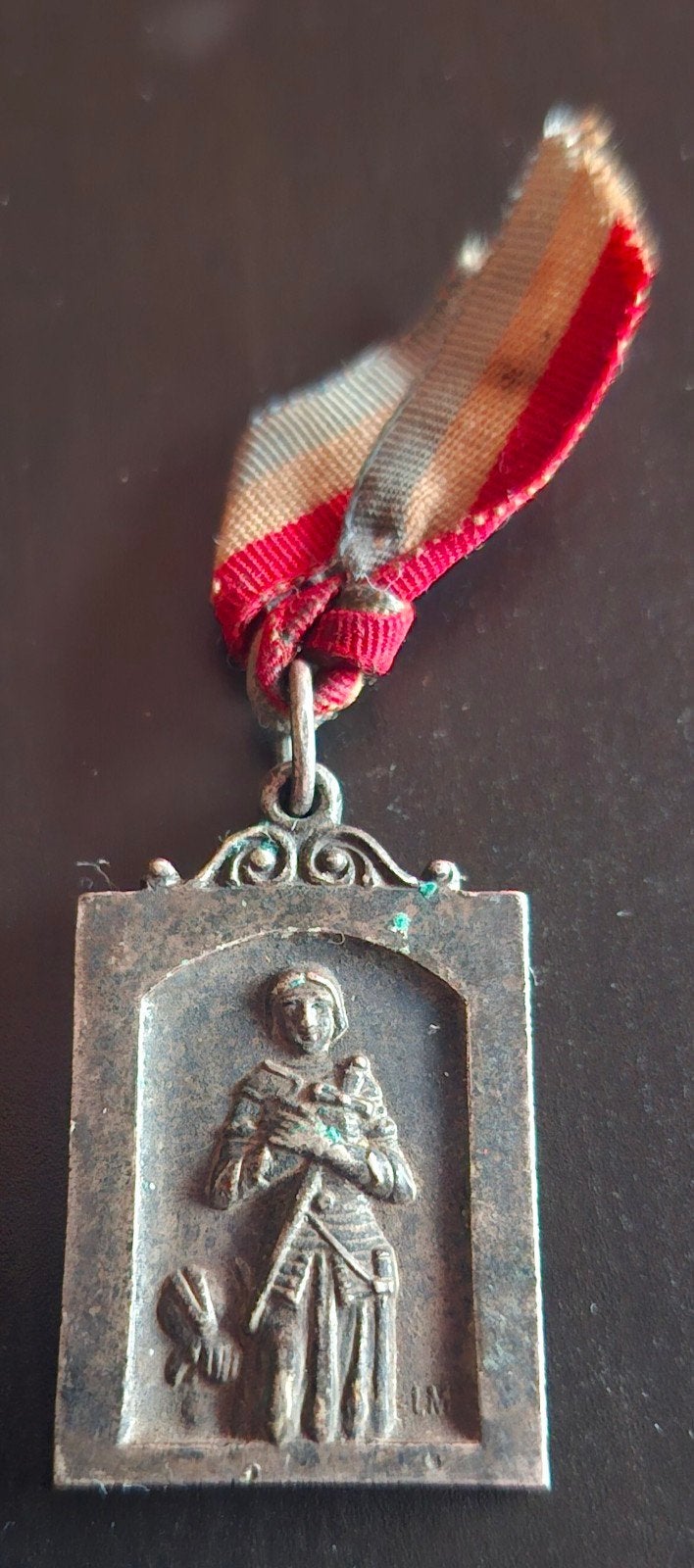 Antieke Jeanne d'Arc Medaille met Lint - zilverkleurig, Postzegels en Munten, Ophalen of Verzenden, Overige materialen, Buitenland