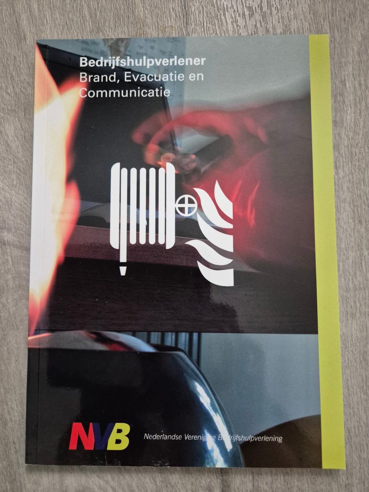 Bedrijfshulpverlener Brand, Evacuatie en Communicatie, Ophalen of Verzenden, Zo goed als nieuw, Overige niveaus, Nederlands