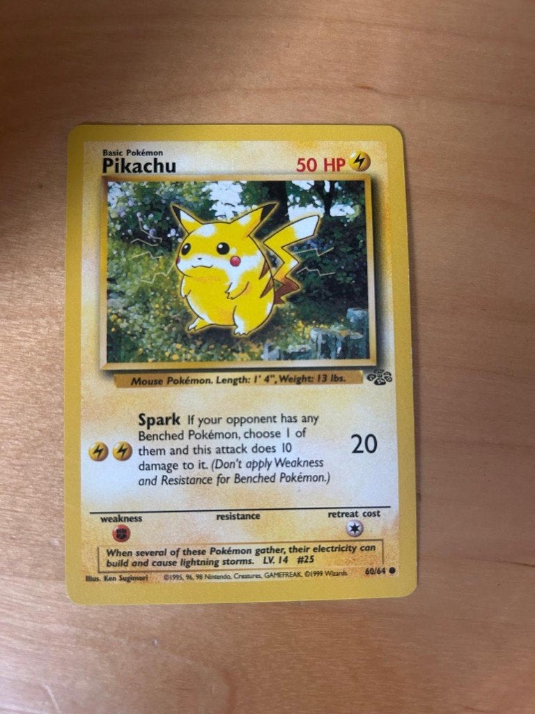 Pikachu - 50 HP, Ophalen of Verzenden, Zo goed als nieuw, Losse kaart