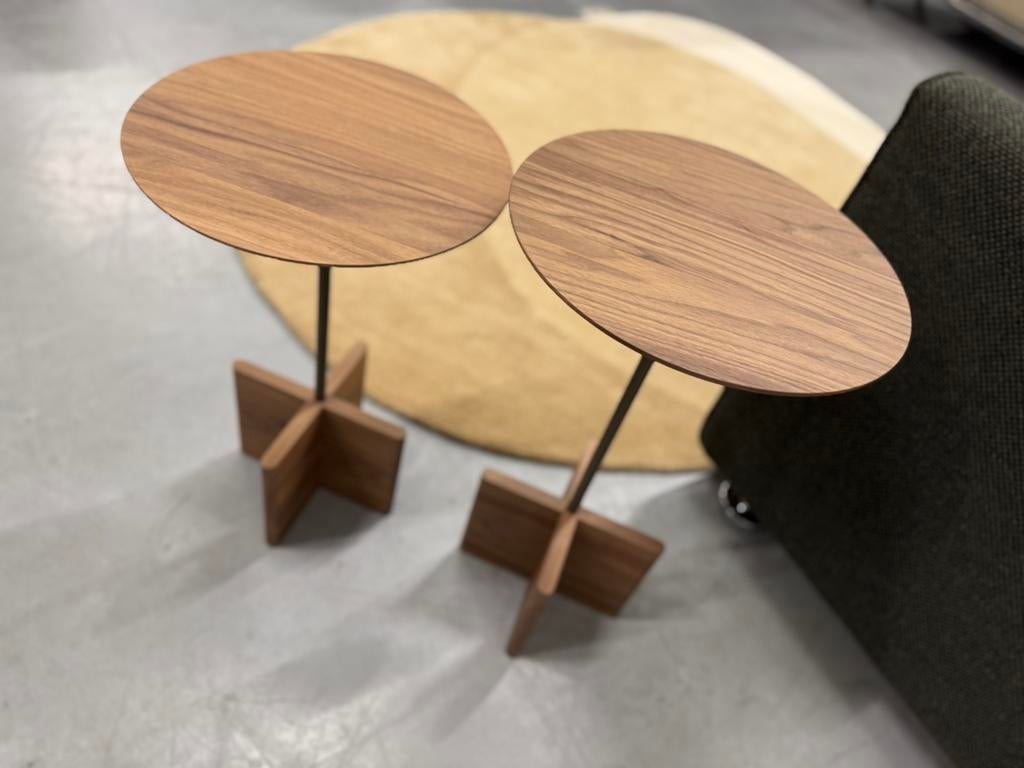 Nieuw Beek Cross Bijzettafels noten hout Design Tafel D35, 45 tot 60 cm, Minder dan 55 cm, Rond, Nieuw
