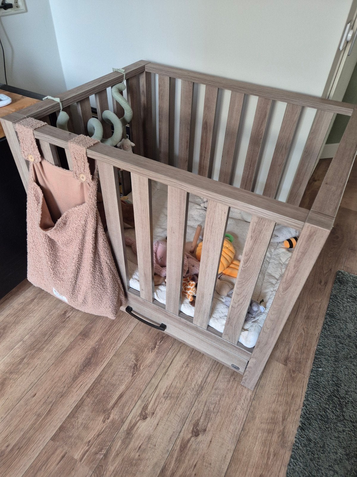 Box met lade, verstelbare bodem + boxkleed & opbergzak, Kinderen en Baby's, Boxen, Ophalen, Zo goed als nieuw, Vierkant, In hoogte verstelbaar