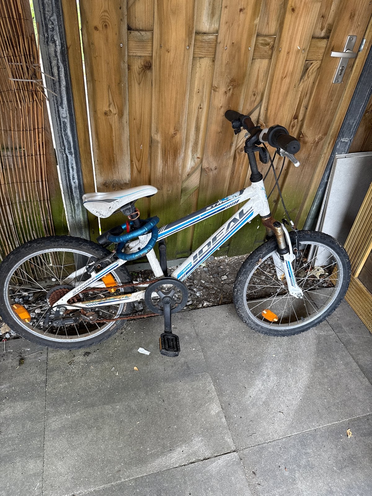 Kinderfiets Ideal 20 inch - Wit/Blauw, Ophalen, Gebruikt, Velgrem, 20 inch of meer