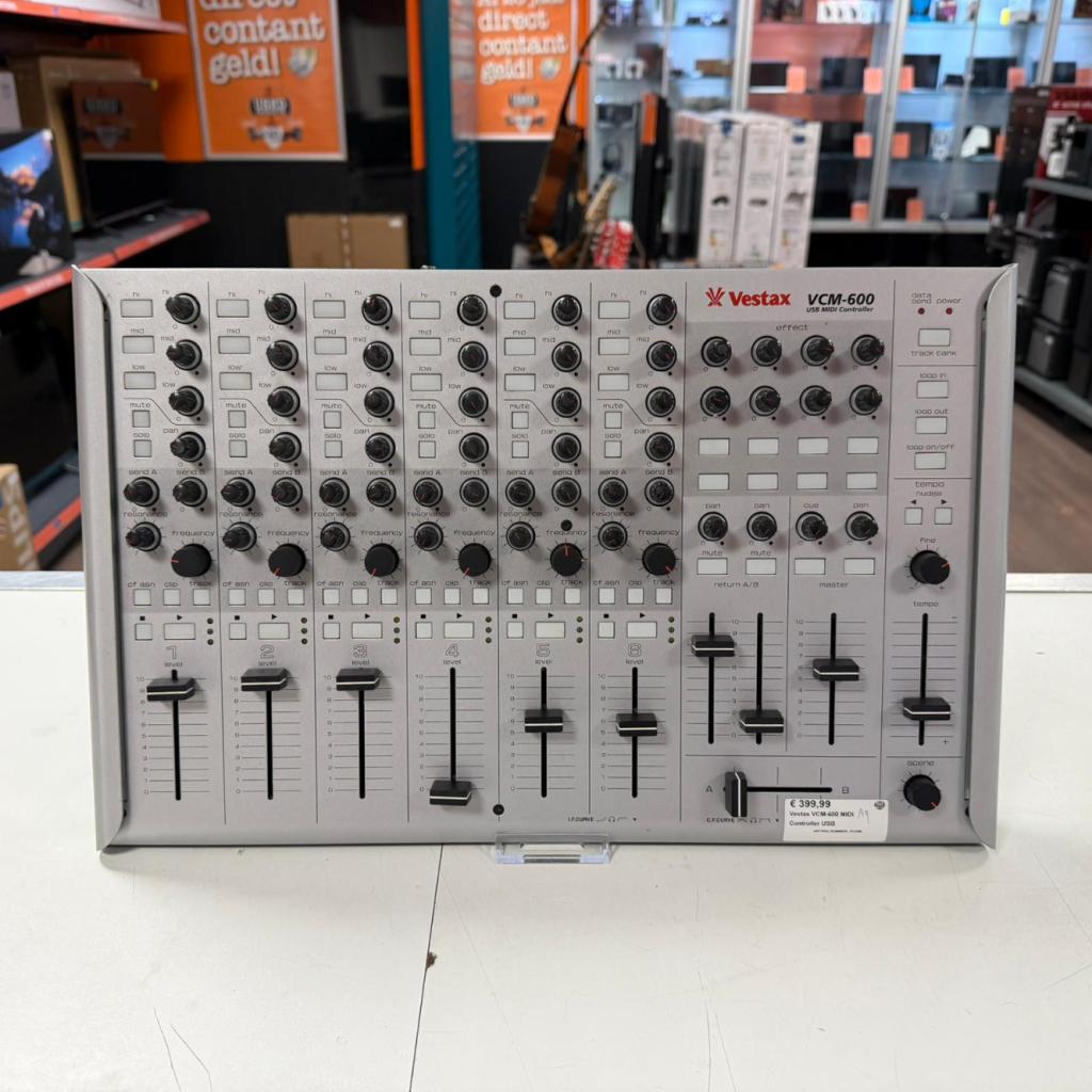 Vestax VCM-600 MIDI Controller USB, Muziek en Instrumenten, Midi-apparatuur, Zo goed als nieuw