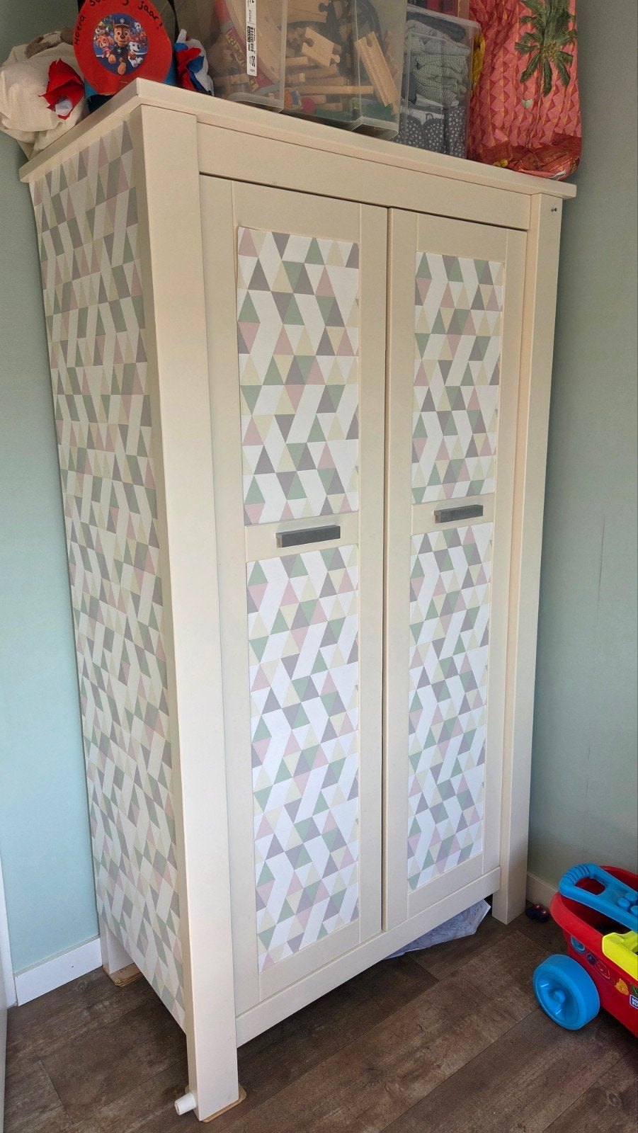 Kledingkast met geometrisch patroon - 188x103x55 cm, Ophalen, Gebruikt, 100 tot 150 cm, 150 tot 200 cm