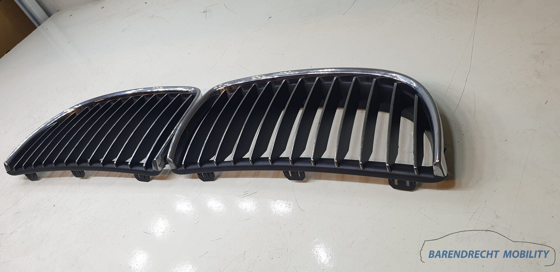 Grille BMW E90 3 serie grill zwart chrome origineel gebruikt, Petuelring 130
80788  Munich, DE, Gebruikt, Info@bmw.de, Ophalen of Verzenden