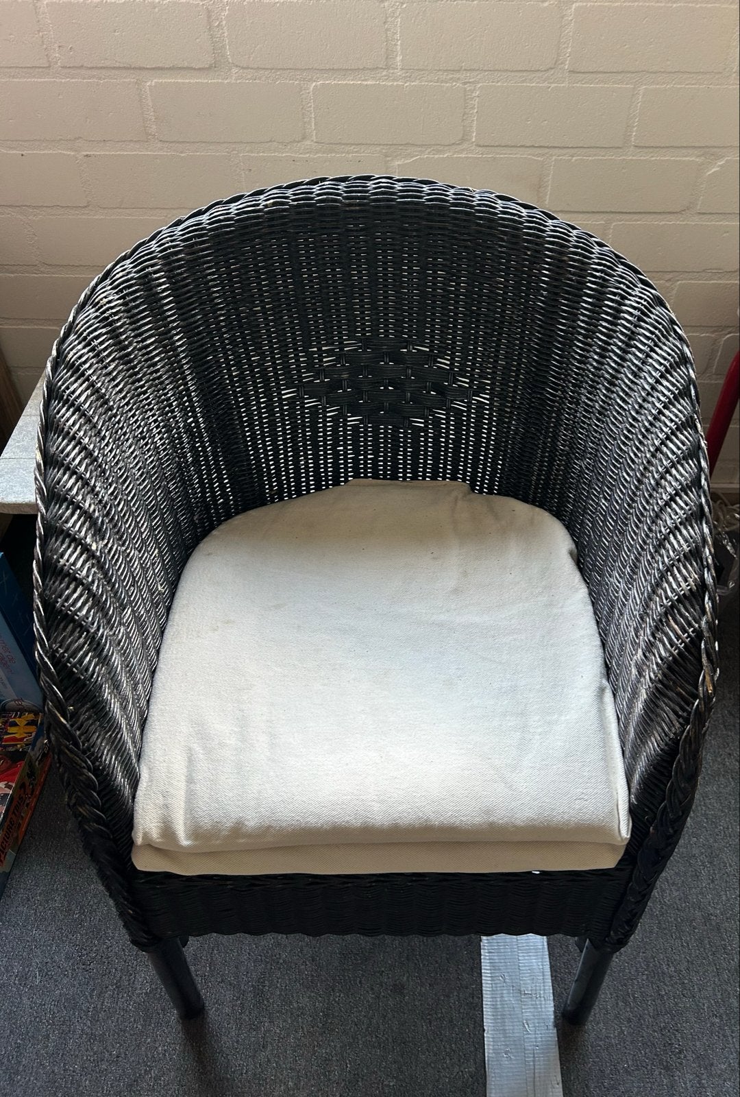 Comfortabele tuinstoel van wicker met kussen, Ophalen of Verzenden, Gebruikt, Wicker