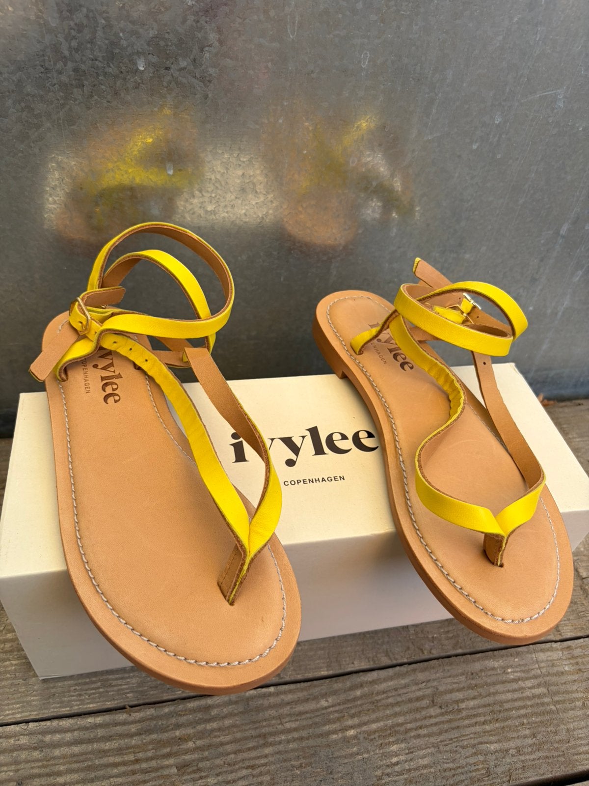 Ivylee sandalen sun yellow 37, Geel, Zo goed als nieuw, Sandalen of Muiltjes, Ophalen of Verzenden