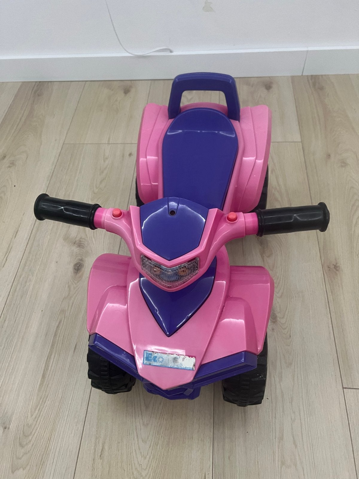 Roze loopauto voor kinderen - Quad model, Ophalen of Verzenden, Gebruikt, Loopvoertuig