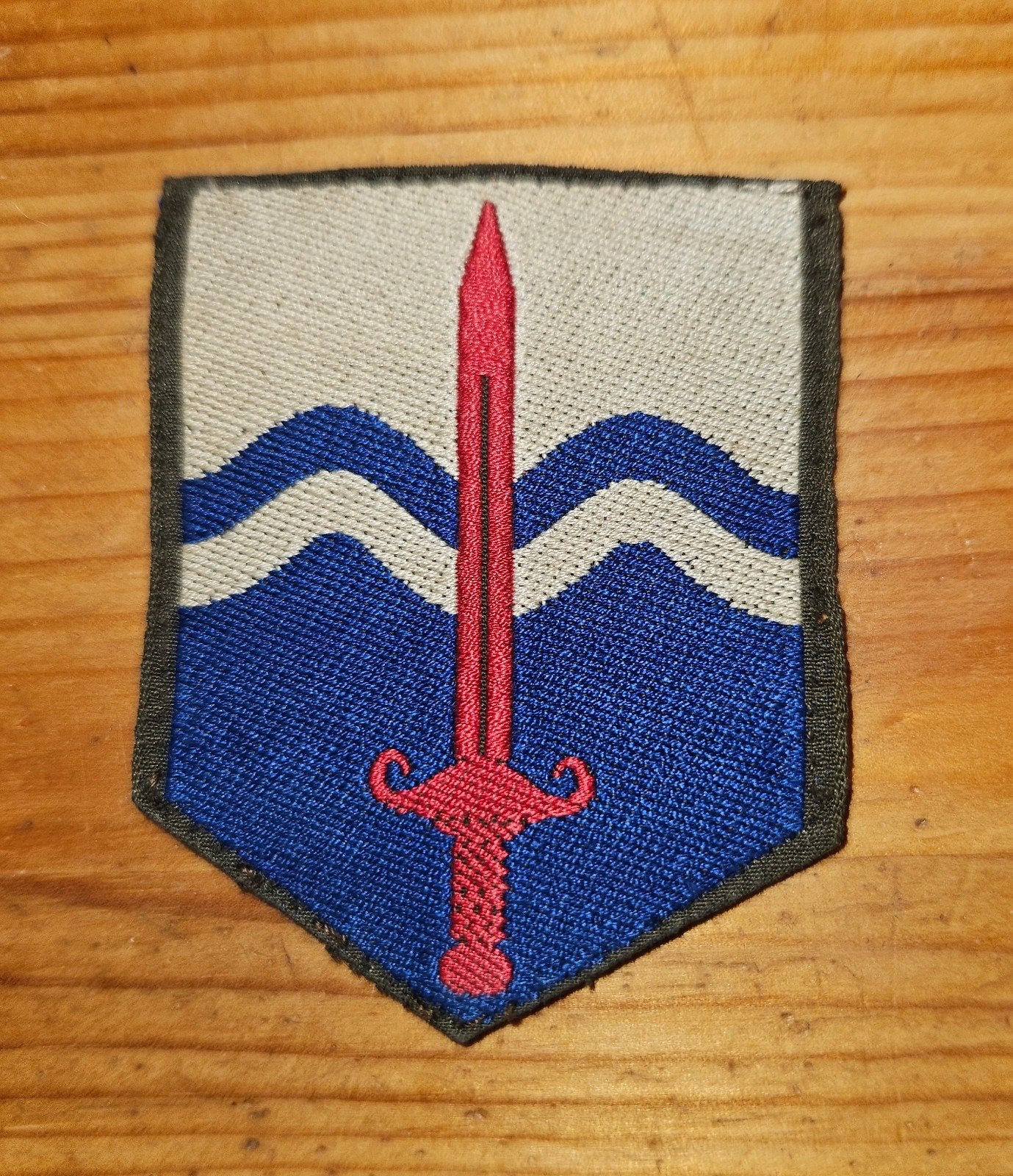 Mouwembleem Nationaal Territoriaal Commando gevouwen, Ophalen of Verzenden, Landmacht, Nederland, Embleem of Badge