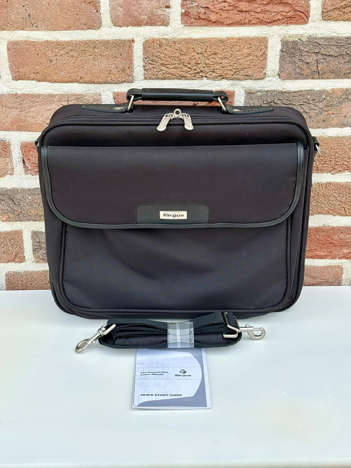 Targus laptoptas nieuw inclusief schouderband, Computers en Software, Laptoptassen, 17 inch of meer, Nieuw, Ophalen of Verzenden
