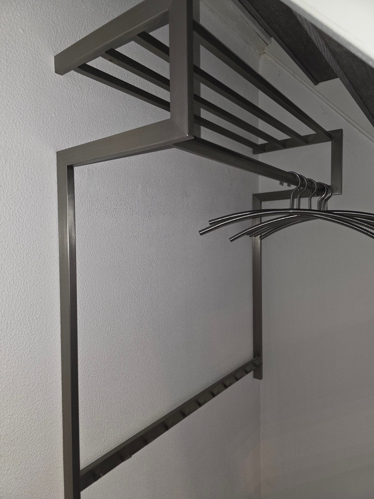 Moderne wandkapstok met hoedenplank en kledinghangers, Zo goed als nieuw, Minder dan 100 cm, Metaal, Ophalen