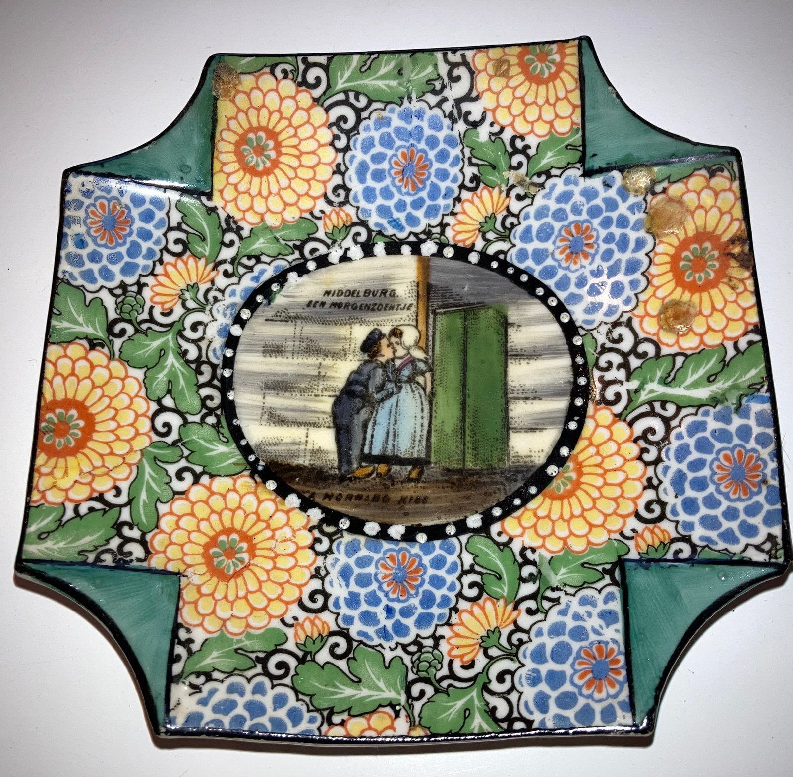 Oud schaaltje Middelburg Een morgenzoentje A Morning kiss, Antiek en Kunst, Ophalen