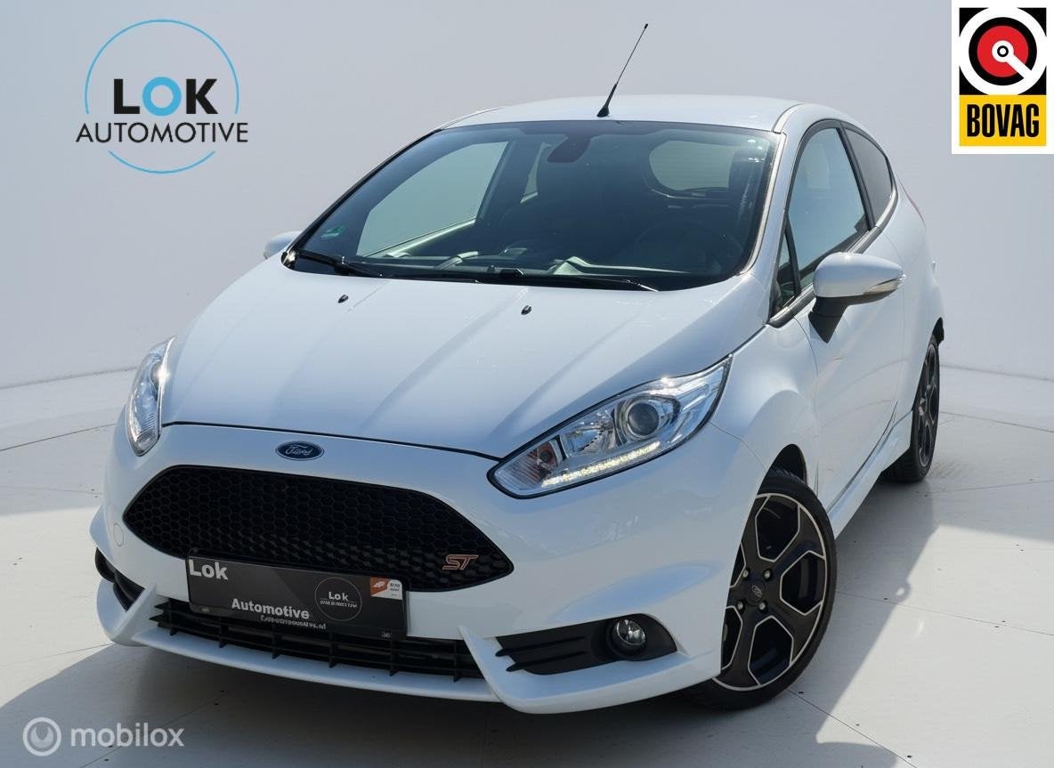 Ford Fiesta 1.6 ST200 LED|CAMERA|AIRCO|NAVI|LEDER|200PK, 1596 cc, 1063 kg, Gebruikt, Zwart