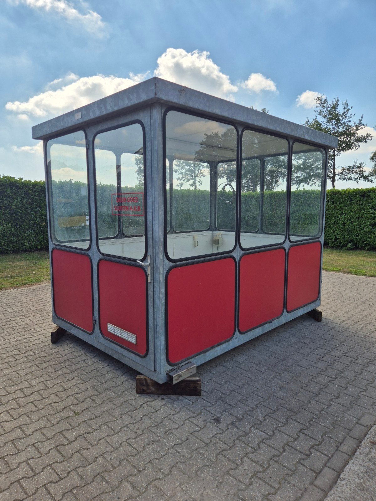 Degelijke Portiersloge / Kantoorunit / Kantoor veel ramen, Ophalen of Verzenden