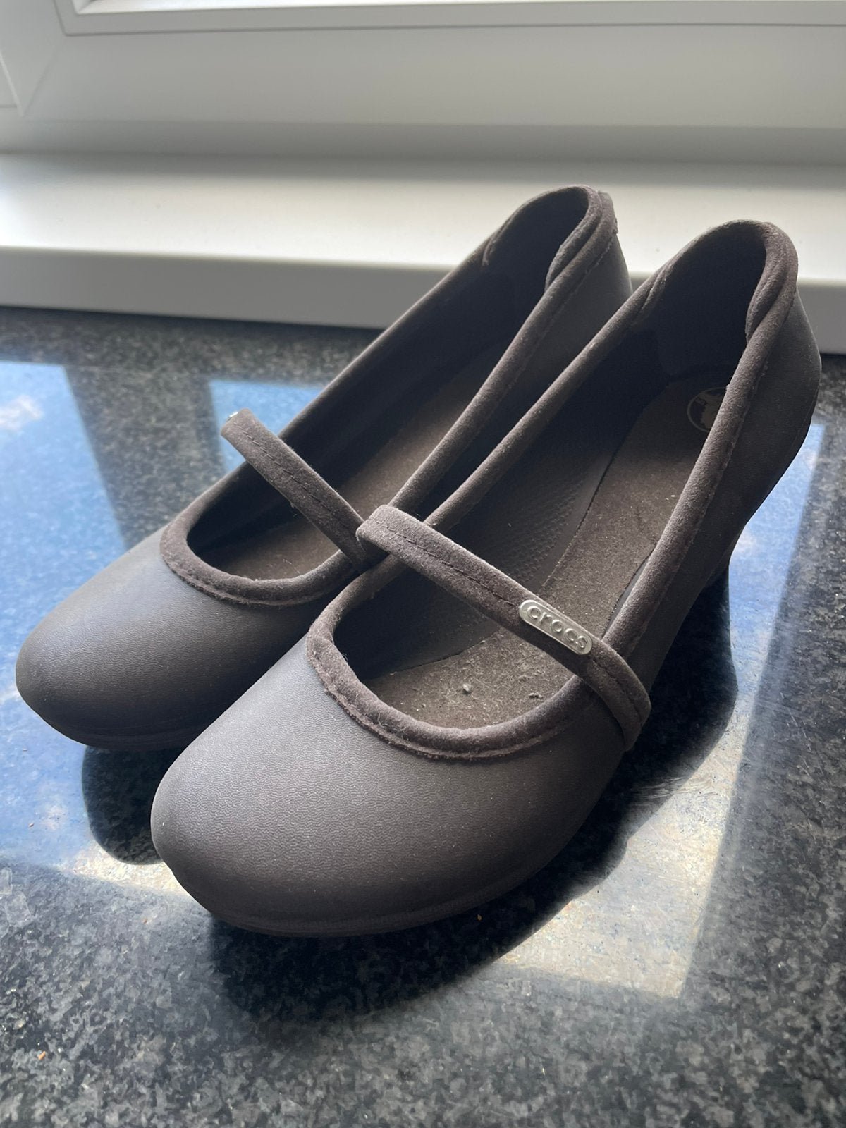 Zeldzame Sleehak bruine crocs ballerina stijl, Kleding | Dames, Schoenen, Ophalen, Schoenen met lage hakken, Bruin, Zo goed als nieuw