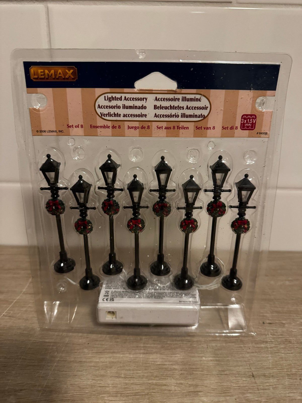 Lemax Lantaarnpalen - Set van 8 (Batterij/Stroom), Zwart, Overige typen, Ophalen of Verzenden, Zo goed als nieuw