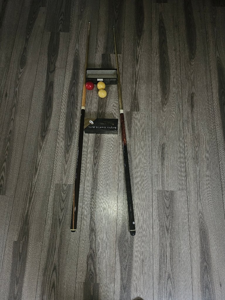 3 biljartballen met 2 keus, Ophalen of Verzenden, Gebruikt, Keu of Ballen
