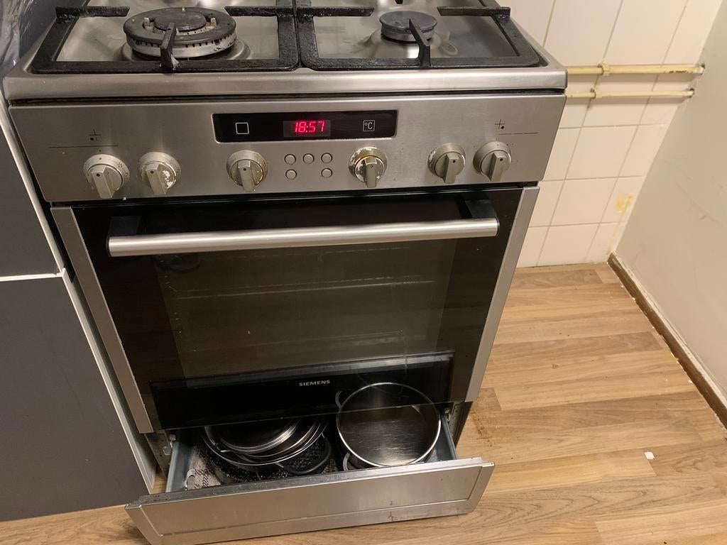 €50, Ophalen, 4 kookzones, Zo goed als nieuw, Gas