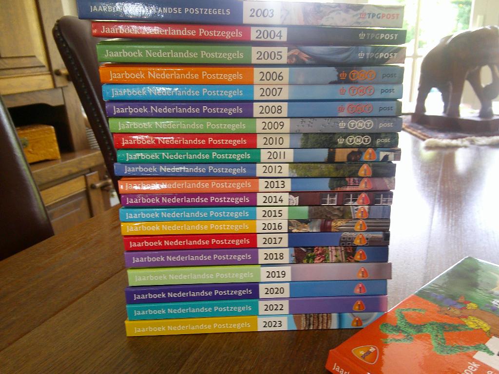 Jaarboeken Nederlandse postzegels 2003-2023, Ophalen of Verzenden, Zo goed als nieuw, Post NL, Overige onderwerpen