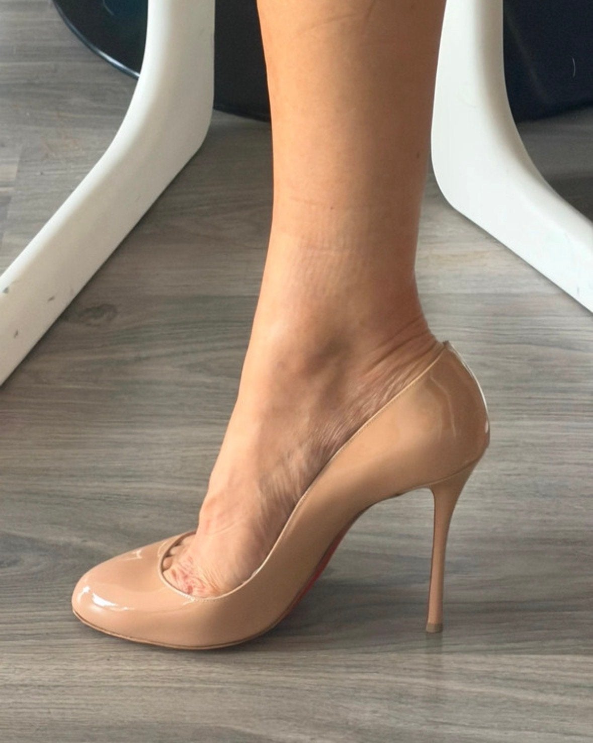 Louboutin hakken maat 39, Verzenden, Zo goed als nieuw, Beige