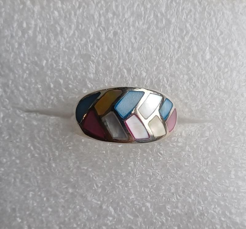 Sterling zilveren ring.met 10 gekleurde parelmoer steentjes, 19 tot 20, Ophalen of Verzenden, Zo goed als nieuw, Dame