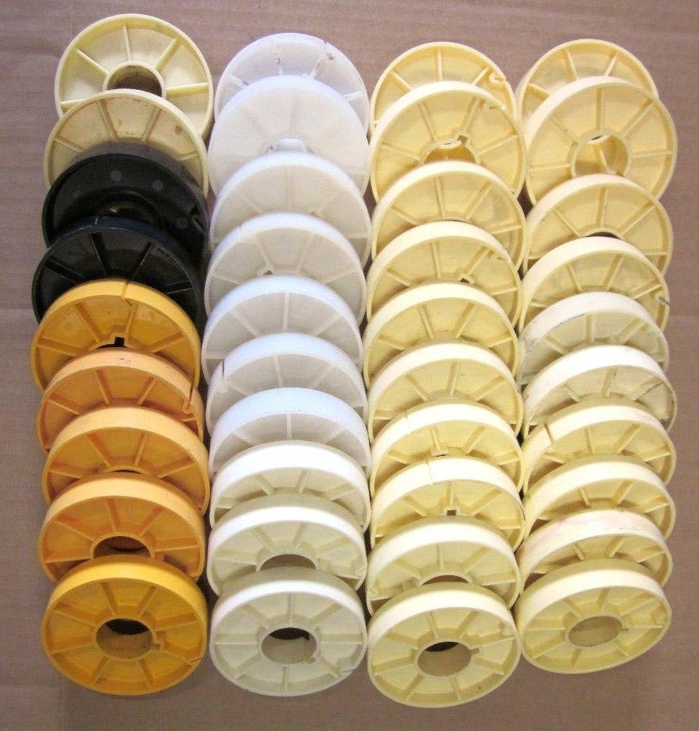 39 stuks gebruikte Filmkernen 16mm film in diverse kleuren, Audio, Tv en Foto, Filmrollen, Ophalen, 16mm film