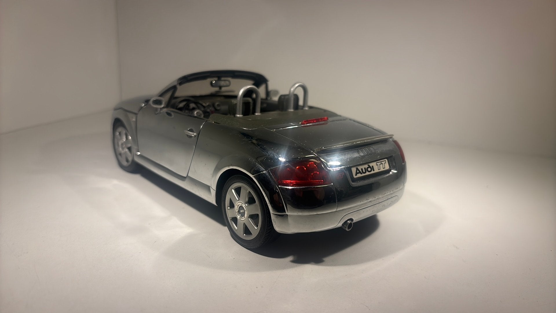 Audi tt chroom revell 1.18, Revell, Ophalen of Verzenden, A, A