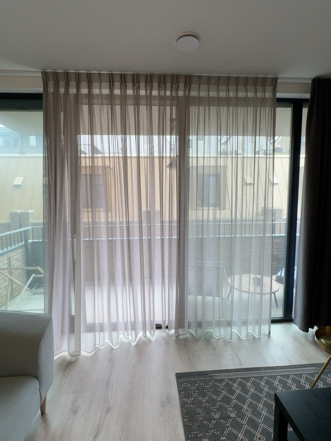Lichtdoorlatende inbetween gordijnen taupe – 220 x 260 cm, Huis en Inrichting, Ophalen, Zo goed als nieuw, Beige