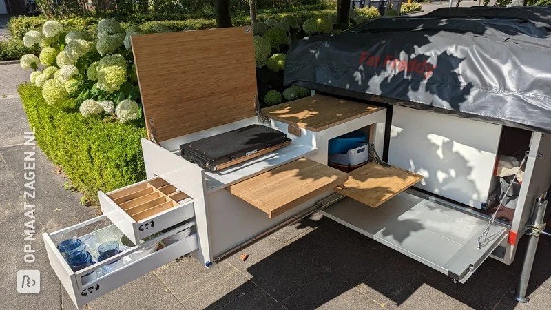 GEZOCHT! keukenblok en uitschuifbed, Ophalen of Verzenden