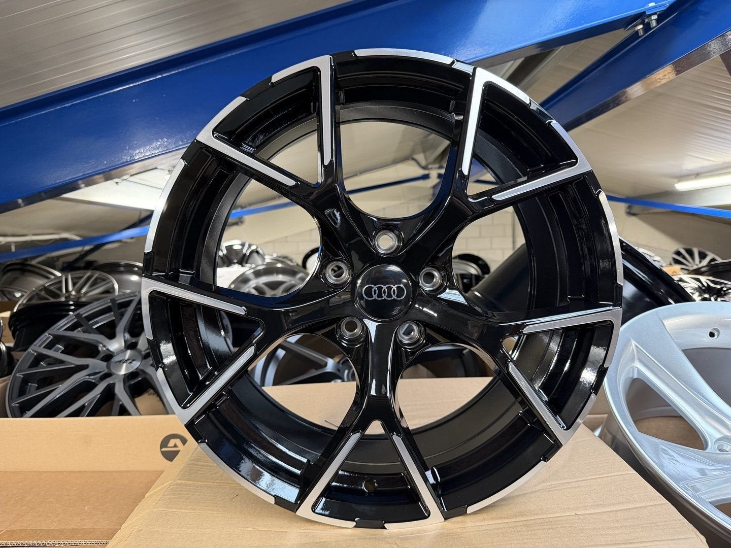 NIEUW 18inch Audi VW Seat NEW RS Style Velgen 5x112, 18 inch, -, -, Banden en Velgen