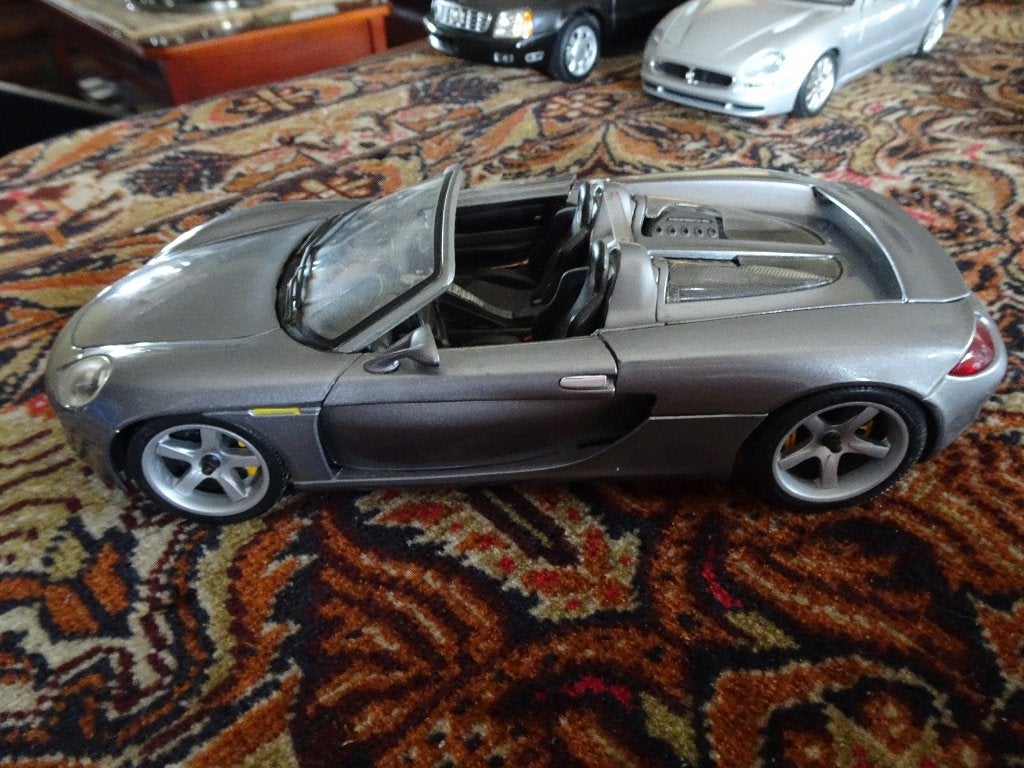 MOOIE PORCHE CARERA G T   MAISTO  1;18, Hobby en Vrije tijd, Modelauto's | 1:18, Ophalen of Verzenden, Zo goed als nieuw, Auto
