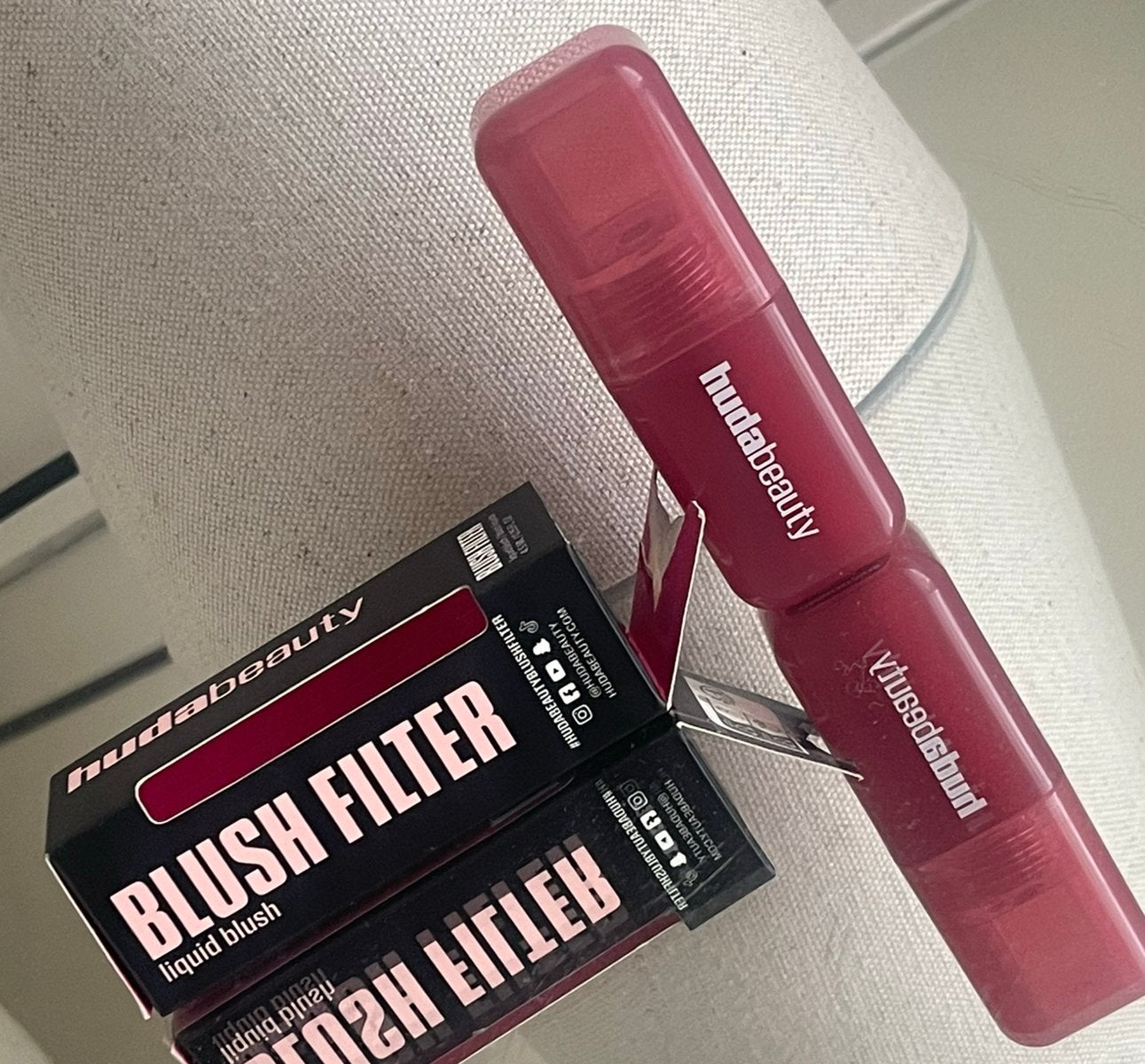 Zgan; strawberry cream liquid blush huda beauty, Verzenden, Zo goed als nieuw, Roze, Wangen