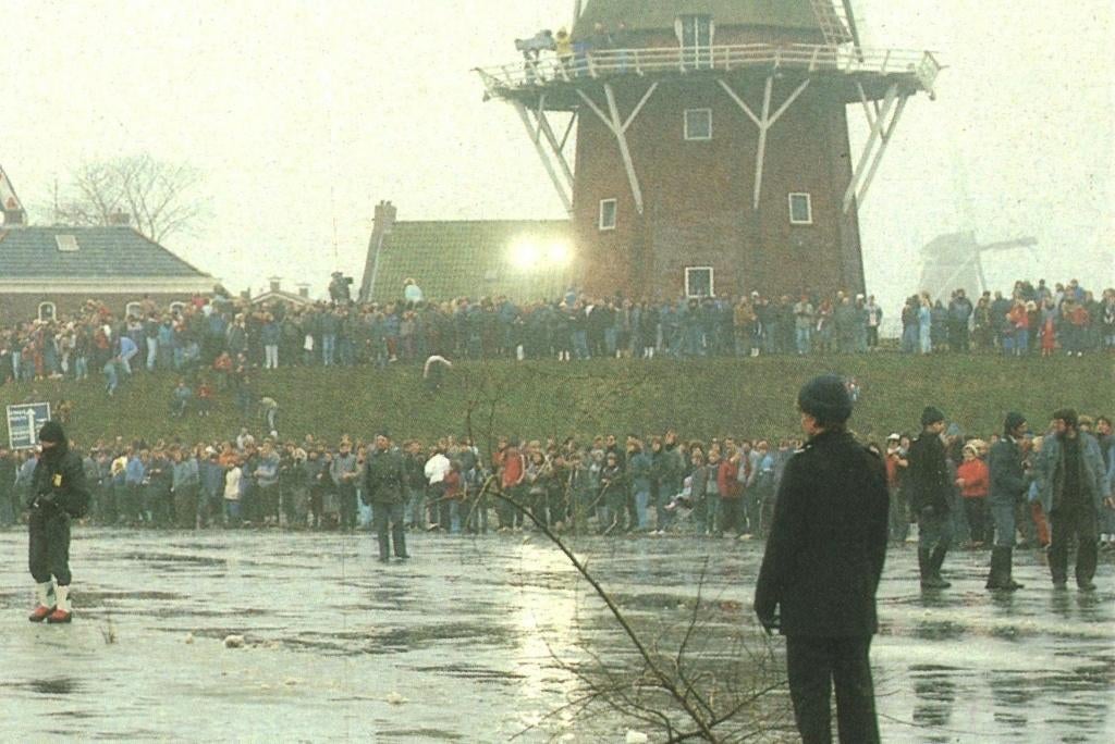 992201 Dokkum F Elfstedentocht 1985 Nette kaart onbeschreven, Verzamelen, Ansichtkaarten | Nederland, Ophalen of Verzenden, 1980 tot heden