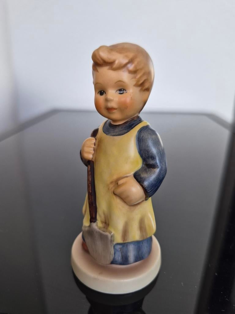 Vintage Hummel beeldje 'Jongen met schop', Ophalen of Verzenden