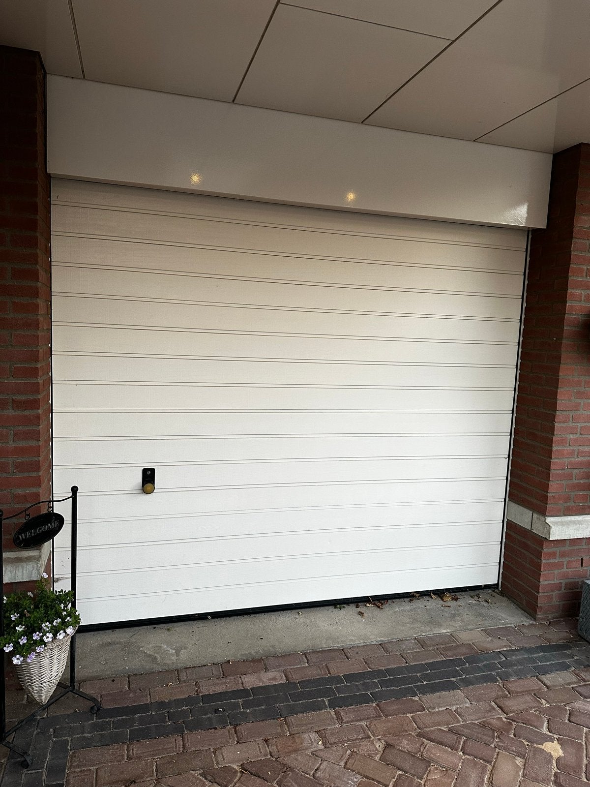 Witte sectionale garagedeur, Ophalen, Kunststof, 120 cm of meer, Garagedeur