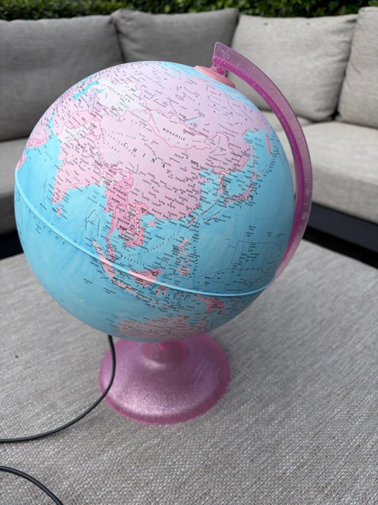 Verlichte Wereldbol, roze, Huis en Inrichting, Woonaccessoires | Wereldbollen, Ophalen, Verlicht, Gebruikt