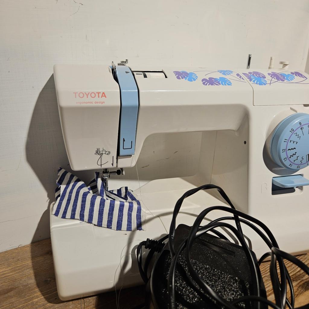 Toyota Naaimachine - Compact en Gebruiksvriendelijk, Hobby en Vrije tijd, Naaimachines en Toebehoren, Ophalen of Verzenden