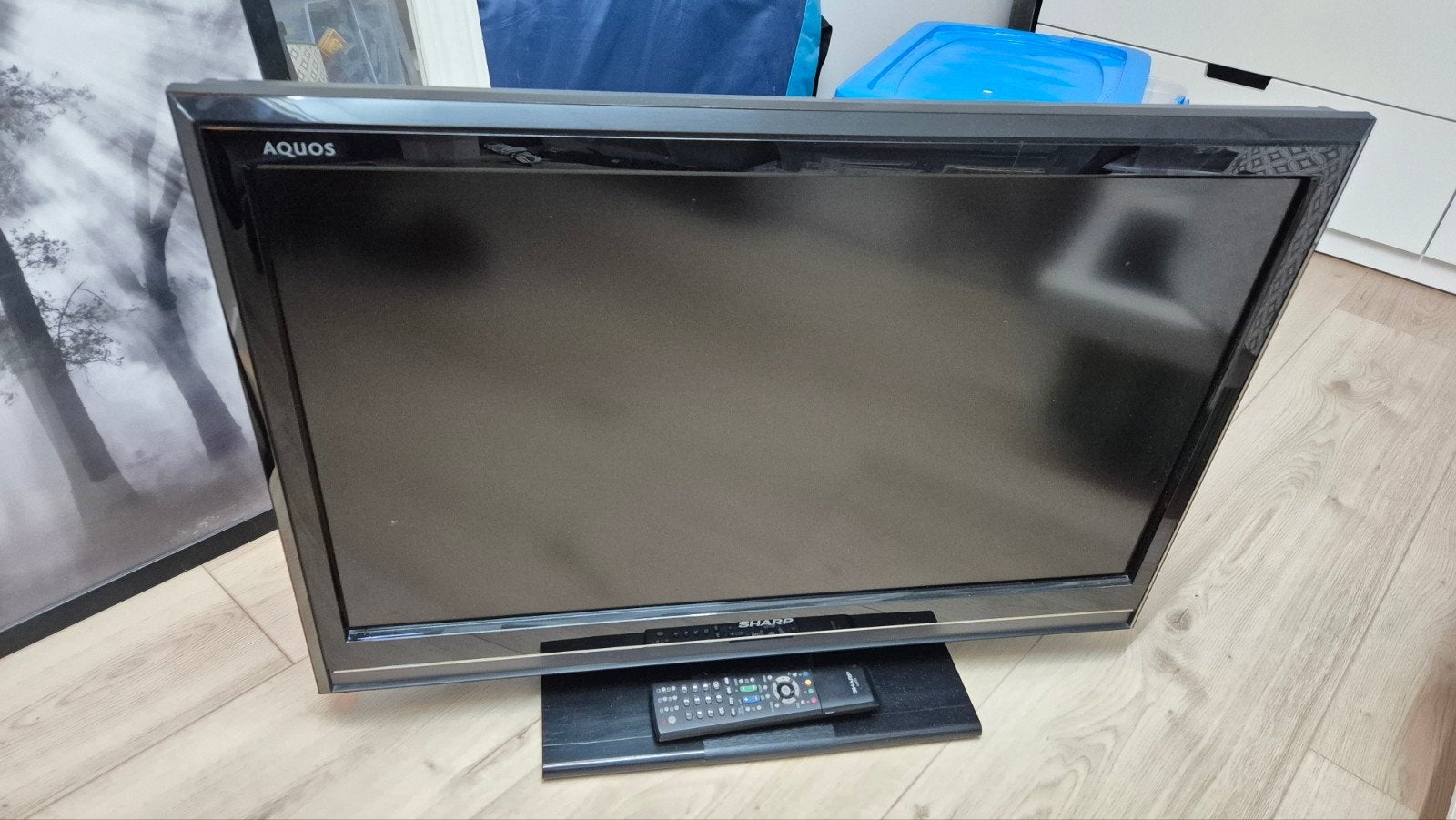 Sharp Aquos 32 inch LCD TV met muurbeugel (Vogel's), Audio, Tv en Foto, Televisies, Ophalen of Verzenden