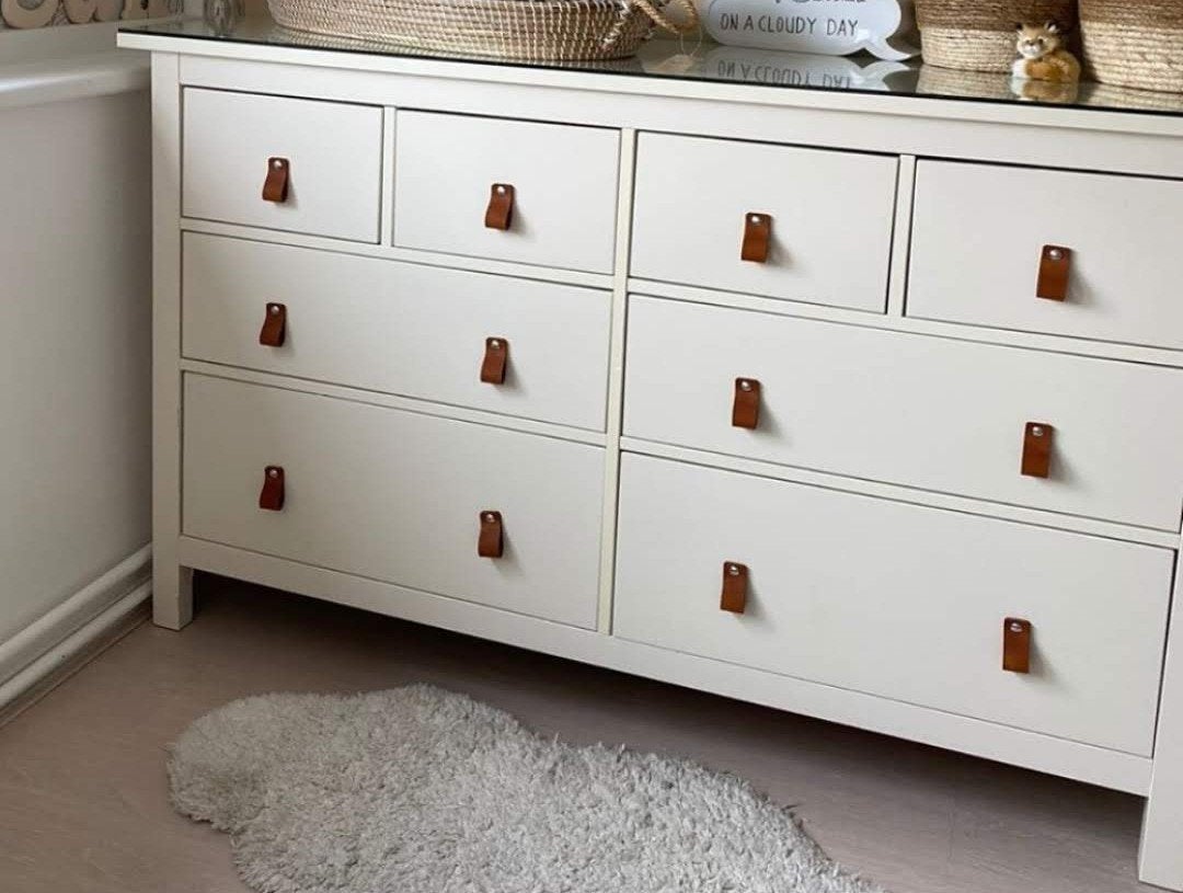 Commode met 8 lades. Ladekast Hemnes Ikea met leren lusjes, Gebruikt, 5 laden of meer, 150 tot 200 cm, Ophalen of Verzenden
