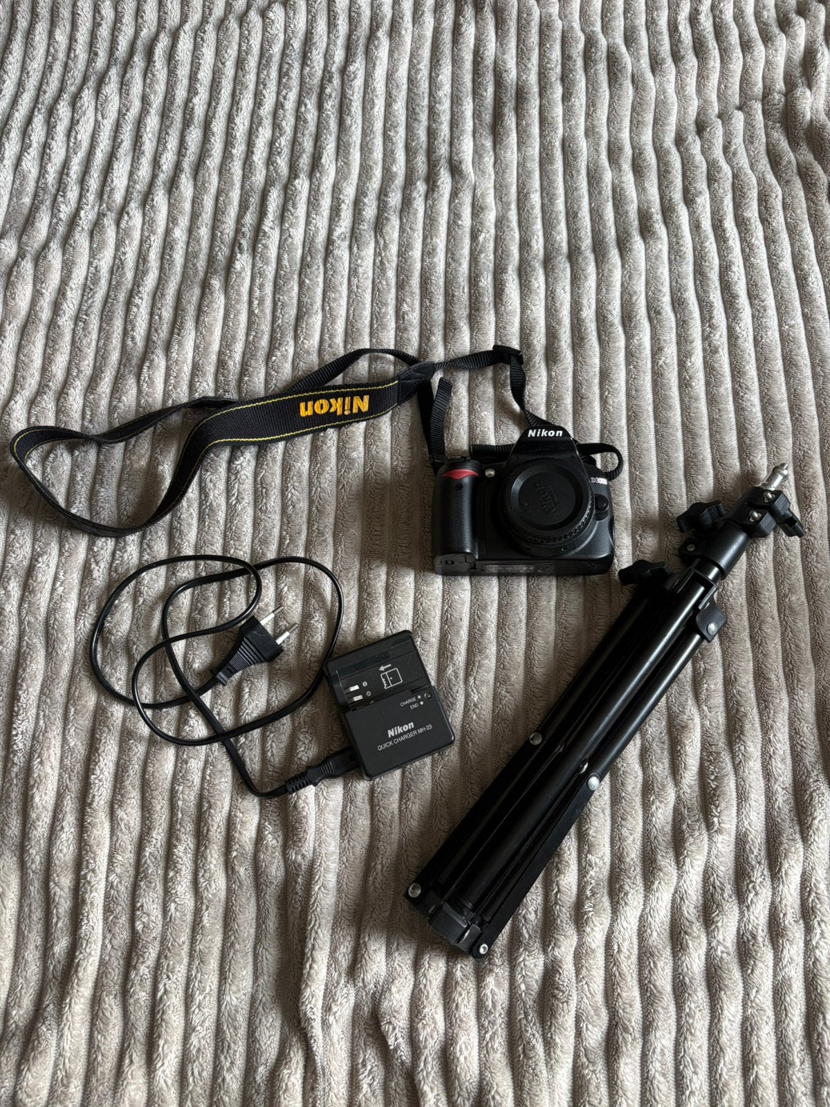 Nikon 3000 zonder lens, Minder dan 8x, Zo goed als nieuw, Geheugenkaart, Ophalen