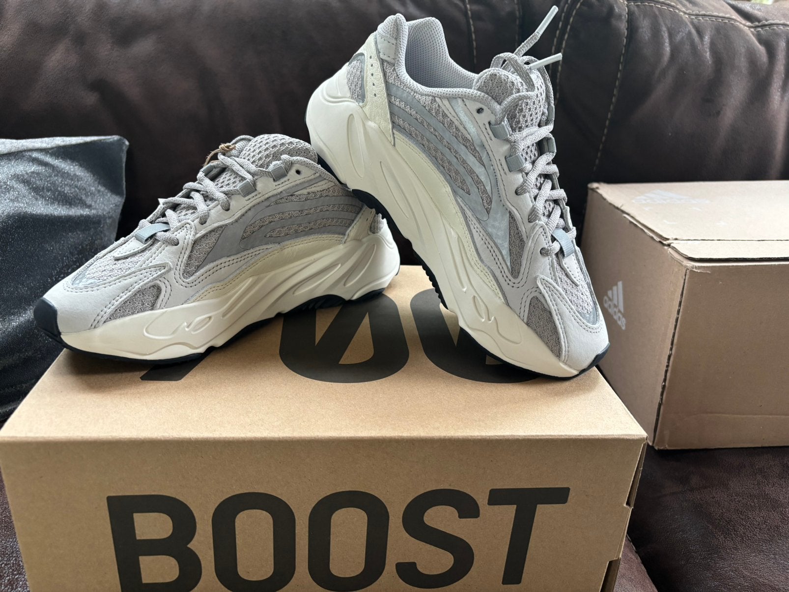 Adidas Yeezy Boost 700 V2 Static NIEUW Maat 37 1/3, Adidas, Nieuw, Ophalen of Verzenden, Sneakers of Gympen