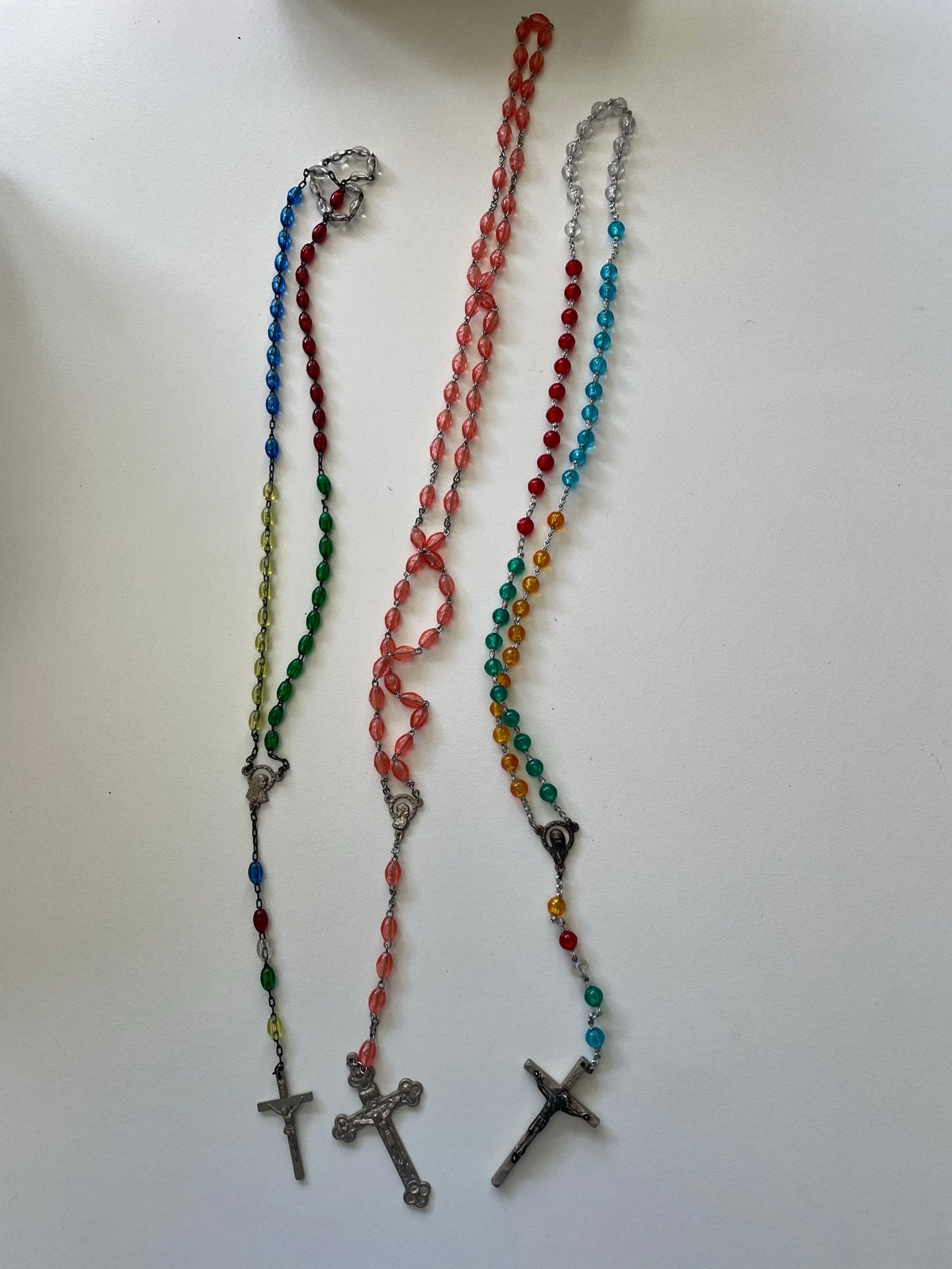 Set van 3 rozenkransen met kleurrijke kralen, Antiek en Kunst, Ophalen of Verzenden