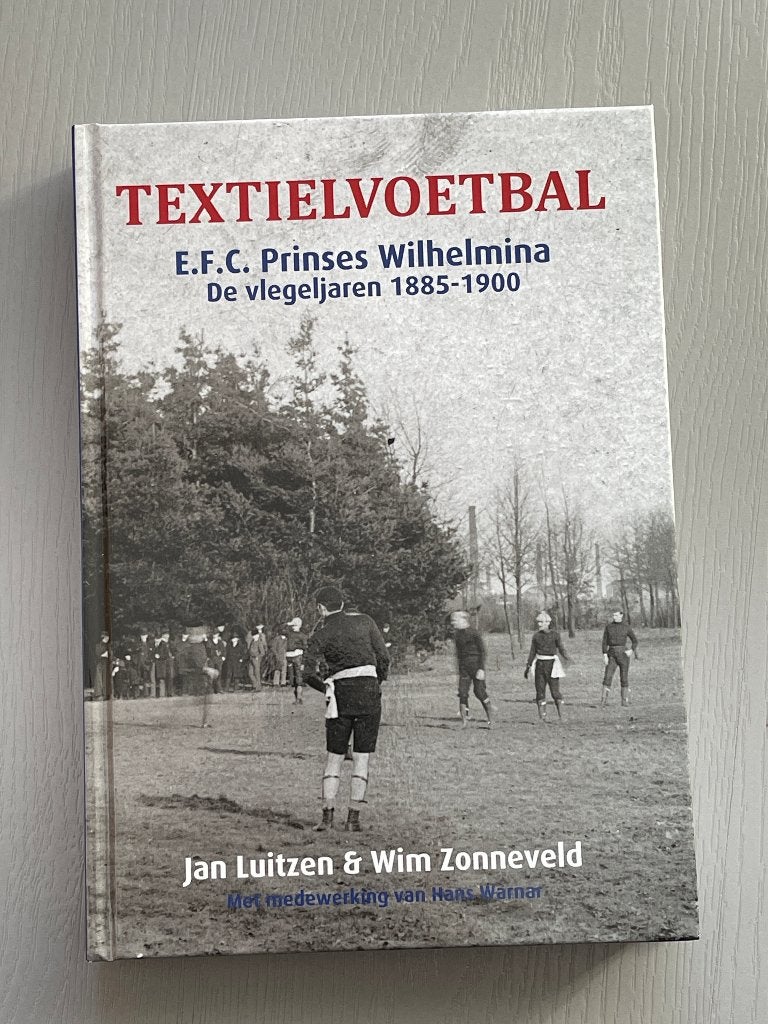 Textielvoetbal. EFC Pr. Wilhelmina. De vlegeljaren 1885-1900, Ophalen of Verzenden, Zo goed als nieuw, Balsport
