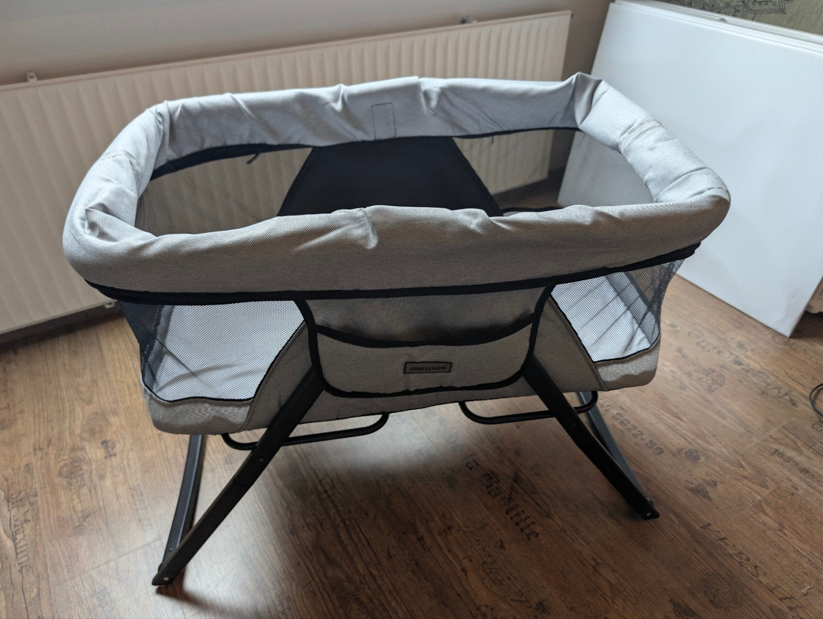 Wieg/Campingbedje met schommelfunctie en origineel matrasje, Kinderen en Baby's, Ophalen, Zo goed als nieuw, Wieg